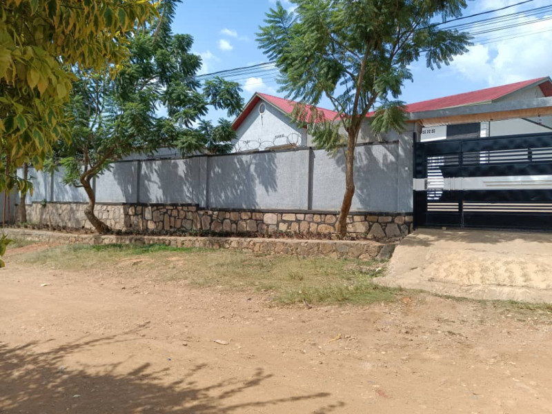 Nice house with big plot for sale in kacyiru