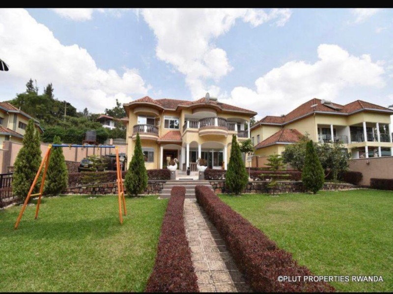Nyarutarama full furnished house for rent with big garden