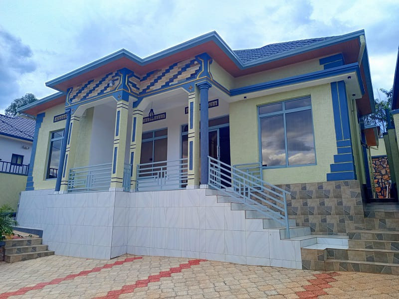 4-bedrooms unfurnished house for sale