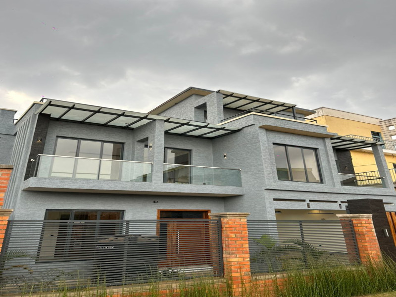 Unfurnished house for sale in rusororo