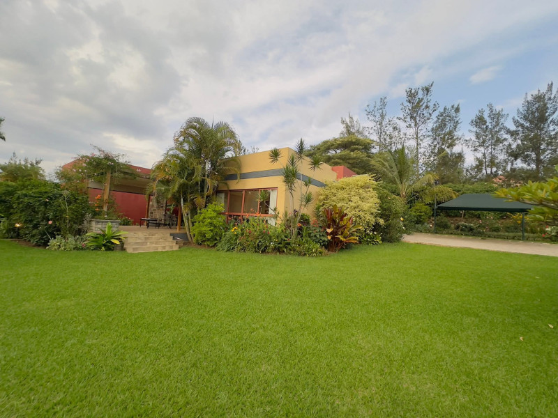 Full furnished nice home with big garden for rent in kinyinya