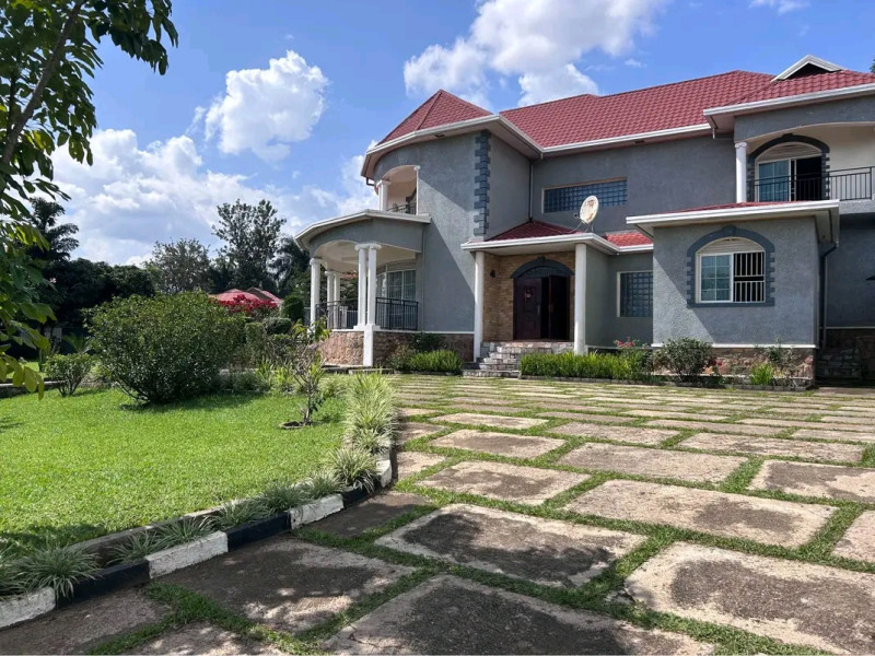 Un furnished house for rent in nyarutarama