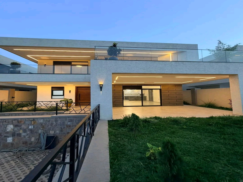 Modern luxury house with nice view for sale in rebero