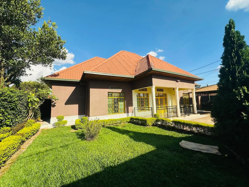 Un furnished house for rent in kagugu 2minute from simba center