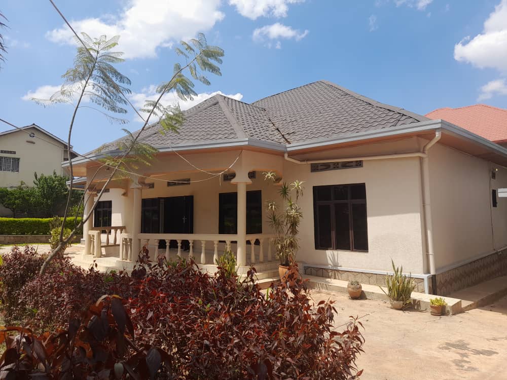 Unfurnished house for rent in Gisozi