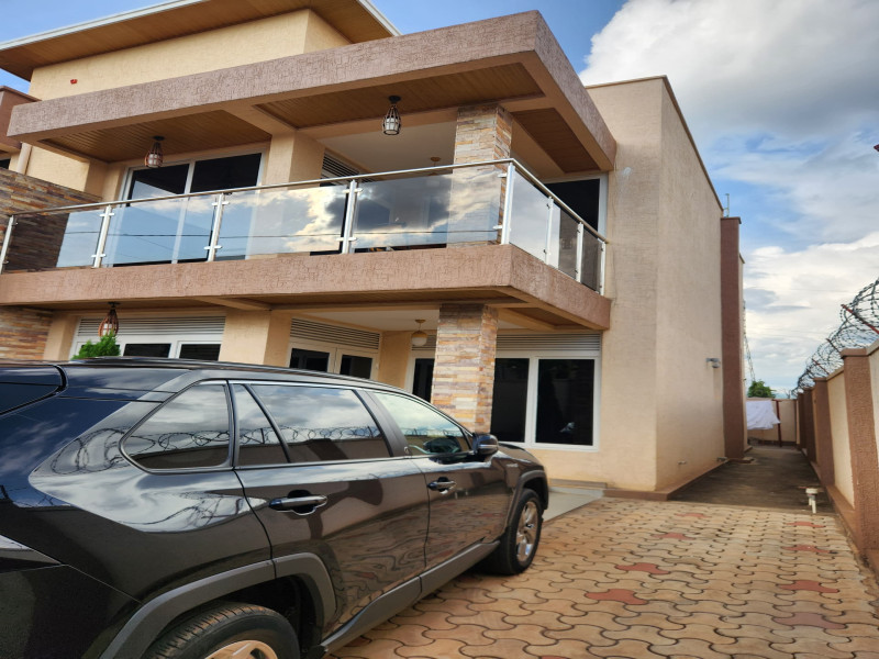 Kagugu nice full house for rent in good neighborhood.