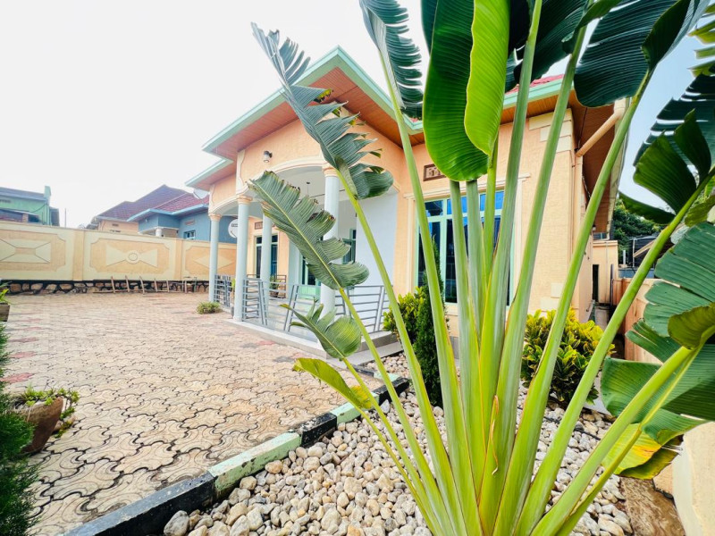 Nice unfurnished house for rent in kicukiro