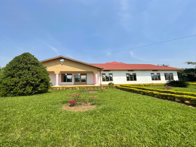 Nice house for sale with a big plot