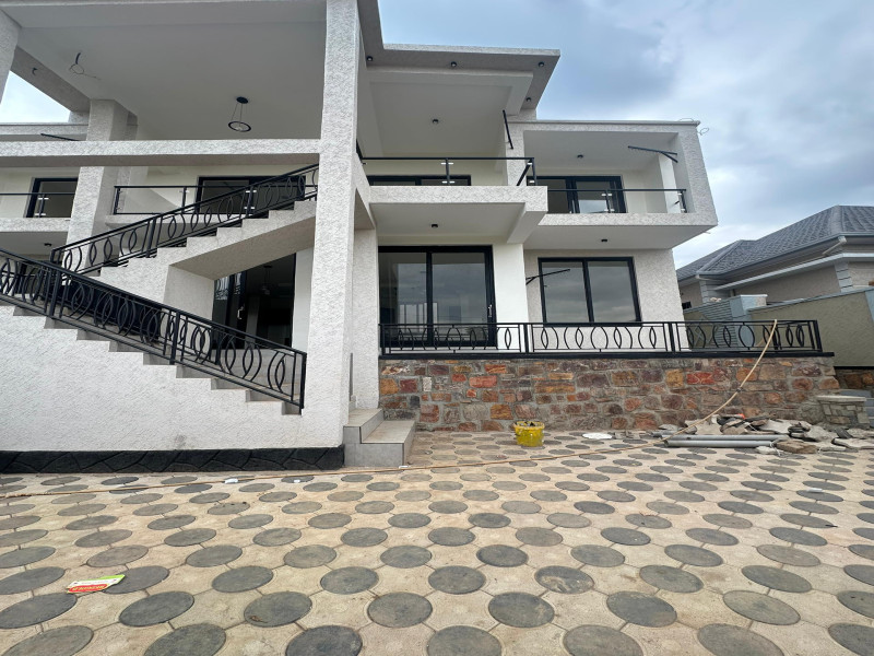 1bedroom unfurnished apartment for rent