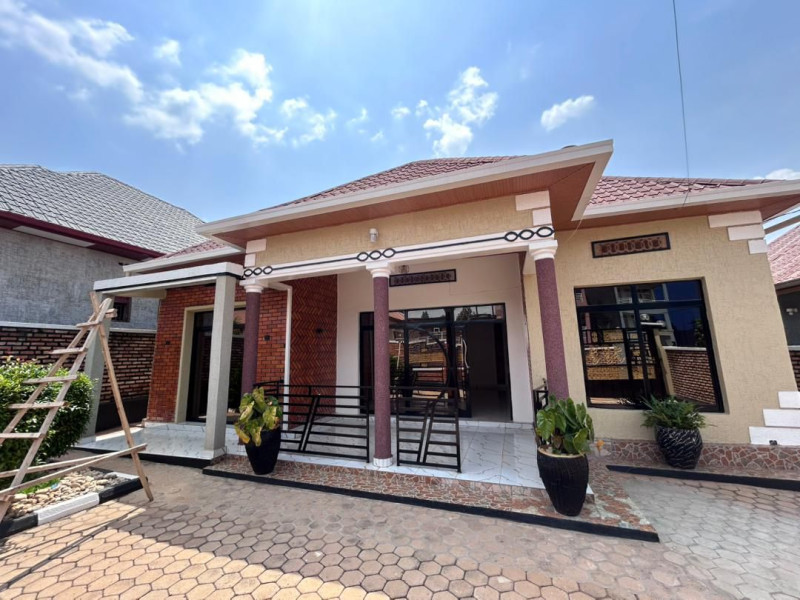 4-Bedrooms unfurnished house for rent