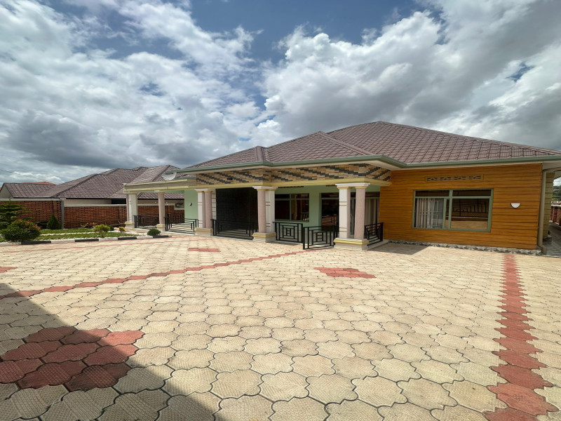 4-Bedroom furnished for rent Kabeza