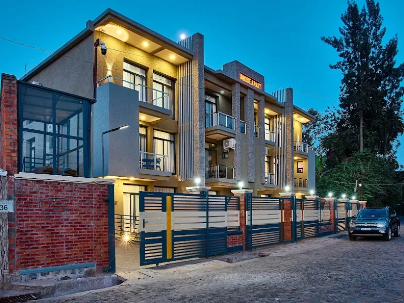 Nyarutarama full furnished house for rent in good neighborhood