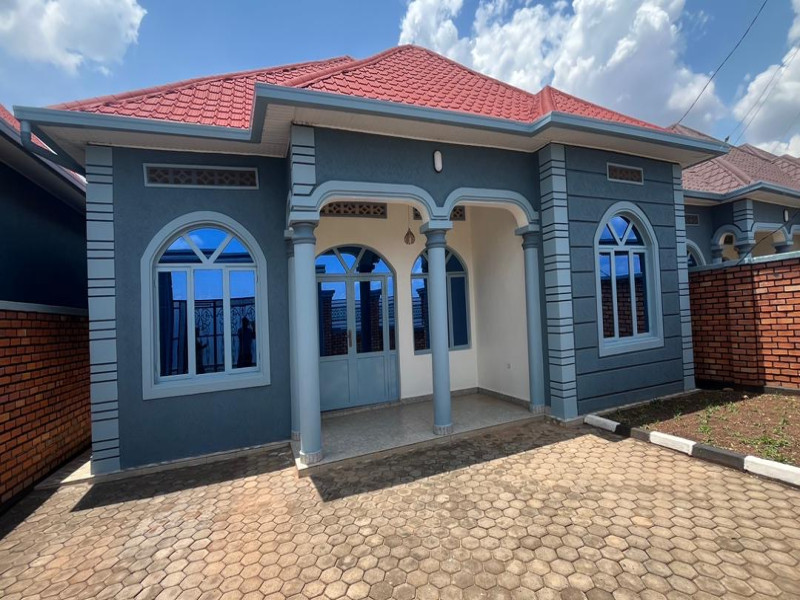 Nice unfurnished house for rent in good neighborhood